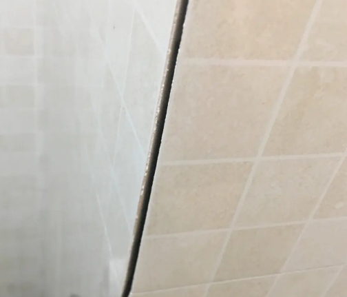 栾川瓷砖空鼓维修公司分享阳台瓷砖脱落的修复过程可以分为以下几个步骤